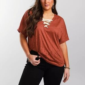 BKE Women Destructed Top Size Large